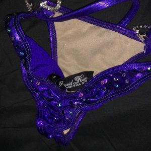 Linda Romero competition bikini